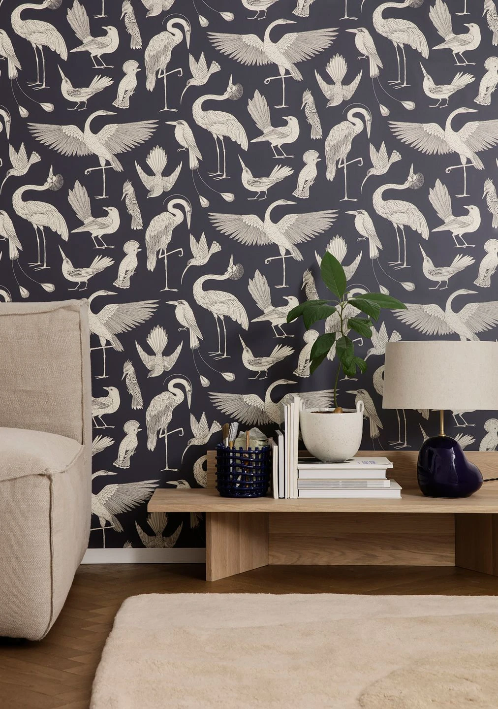 Ferm LIVING Tapete Birds Of Happiness Dunkelblau 4 Ferm LIVING Tapete Birds Of Happiness Dunkelblau - Image 4