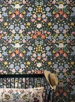 Selbstklebende Tapete Bramble Gardens Schwarzgrün -Tapetengeschäft Bramble Gardens A 790571 2880x1440