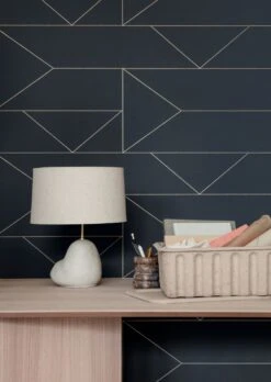 Ferm LIVING Tapete Lines Graphitgrau