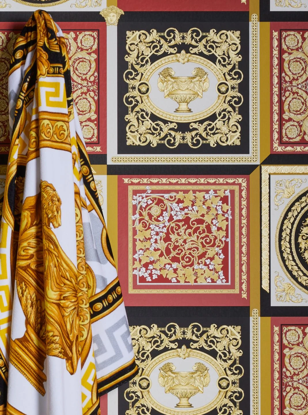 Versace Tapete Minerva Rot 1 Versace Tapete Minerva Rot