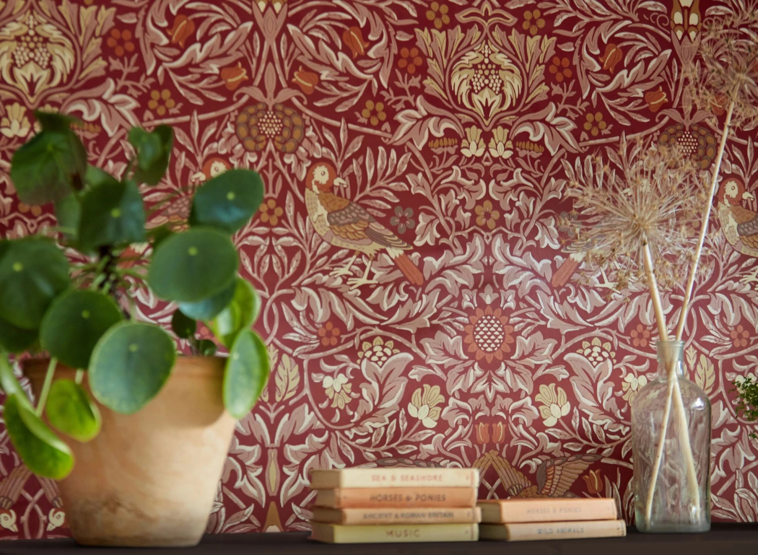 Tapete Morris Birds Rubinrot 5 Tapete Morris Birds Rubinrot – Bild 5