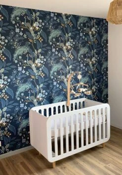 Tapete Peacock Tree Stahlblau -Tapetengeschäft Peacock Tree K 790103 2880x1440