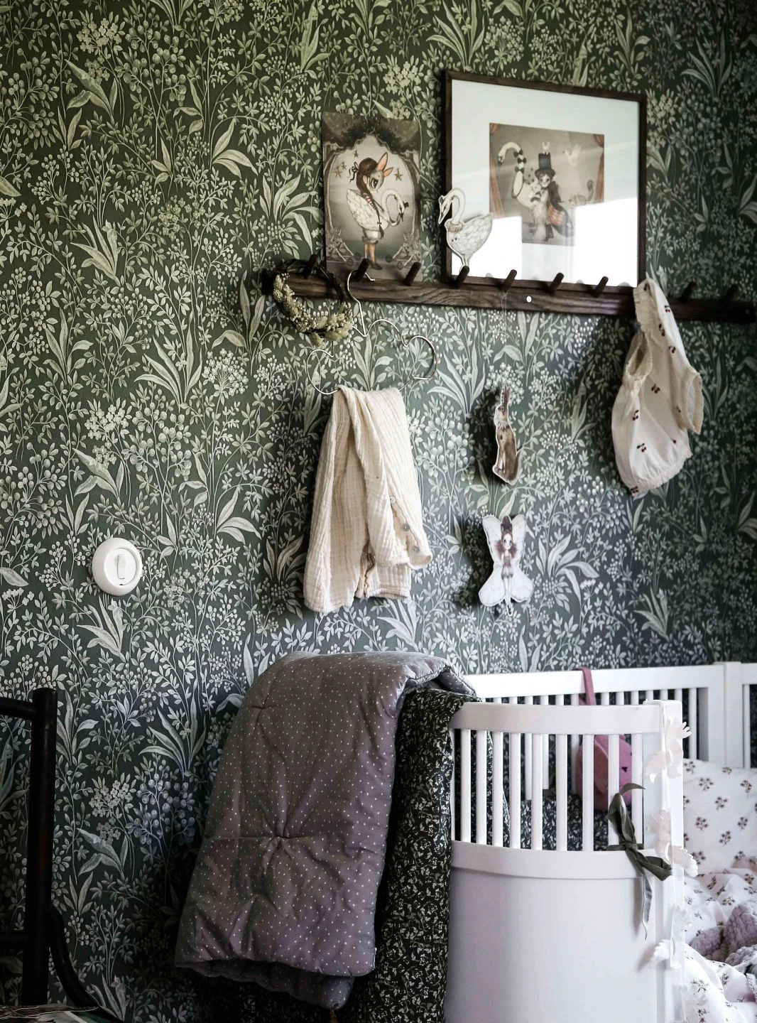 Tapete Pilar Graugrün 4 Tapete Pilar Graugrün – Bild 4