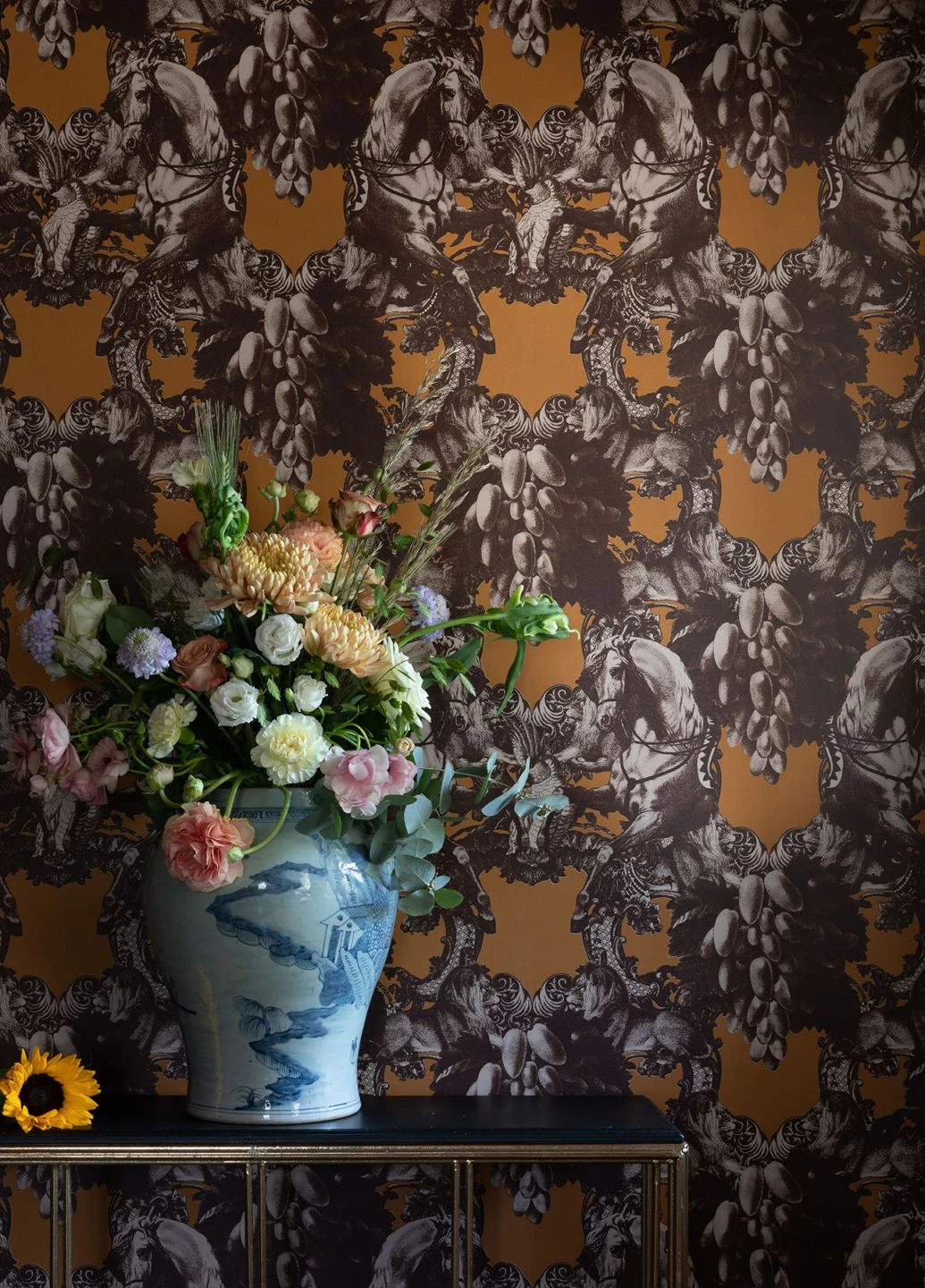 Tapete Sir Grace Ockerbraun 3 Tapete Sir Grace Ockerbraun – Bild 3