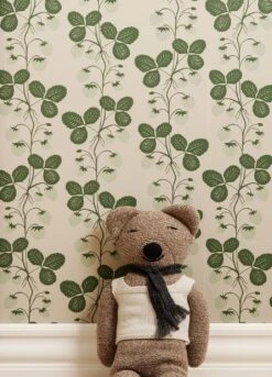 Ferm LIVING Tapete Strawberry Field Grün