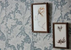 Tapete Wallflower Hellblaugrau -Tapetengeschäft Wallflower C 463261 2880x1440